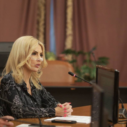 Laura Vicol își prezintă demisia după scandalul legat de firma soțului