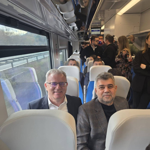 Primul tren electric nou din România a efectuat cursa inaugurala spre Brașov