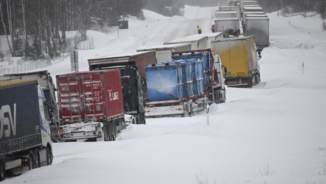 1.000 de mașini blocate în zăpadă în Suedia. Record de frig în nord.