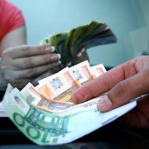 Femeie din București cercetată pentru circulația de bancnote false