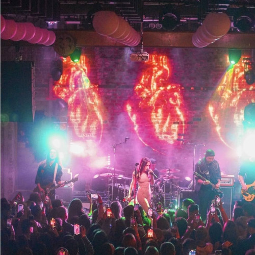 Holy Molly aduce &quot;PULS&quot; la clubul Expirat