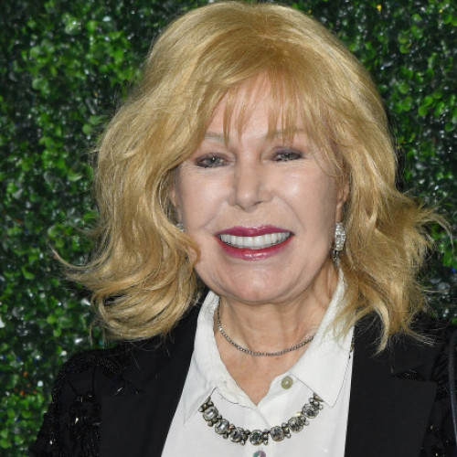 Loretta Swit, actriță premiată cu Emmy și cunoscută pentru rolul asistentei medicale Margaret „Hot Lips” Houlihan din serialul „MAS*H”, a murit vineri la vârsta de 87 de ani, potrivit digi24.ro. Swit, care a fost o vedetă iconică a televiziunii americane, s-a stins la domiciliul său din New York City, din cauza unor cauze naturale, a declarat agentul ei, Harlan Boll.