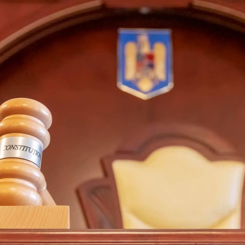 Decizia Curții Constituționale de a secretiza declarațiile de avere și interese ale angajaților statului român continuă să fie subiect de dezbatere în spațiul public. Potrivit site-ului damboviteanul.com, opinia subprefectului județului Dâmbovița, Teodor Radoi, este una mai moderată. Acesta a postat pe rețelele sociale un mesaj prin care îndeamnă funcționarii publici să fie transparenți.