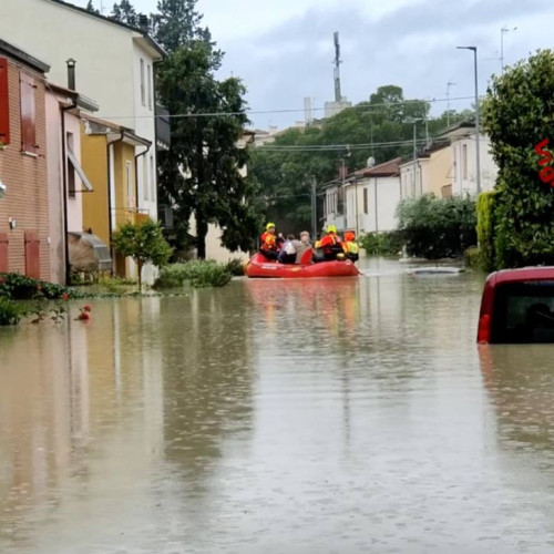 Inundații în mai multe județe din țară, echipele de salvare acționează pentru evacuare