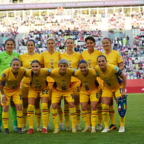Echipa națională de fotbal feminin a României, inclusiv jucătoarea dambovițeană Andreea Paraluta, a avut o seară nefastă marți, fiind învinsă clar de Polonia. Potrivit site-ului damboviteanul.com, meciul din Liga B, din Liga Națiunilor, s-a disputat pe stadionul &quot;Polsat Plus Arena&quot; din Gdansk, unde polonezele s-au impus cu scorul de 3-0.