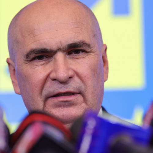 Ilie Bolojan va susține vineri o conferință de presă la Senat, anunță liderul PNL. Potrivit surselor Digi24, acesta va vorbi despre negocierile pentru formarea unui nou guvern și reformele bugetare pentru reducerea deficitului. Se pare că aceste discuții includ și propunerea unui premier tehnocrat, Ionuț Dumitru, economist șef la o bancă privată, în încercarea de a calma tensiunile dintre cele patru partide implicate.