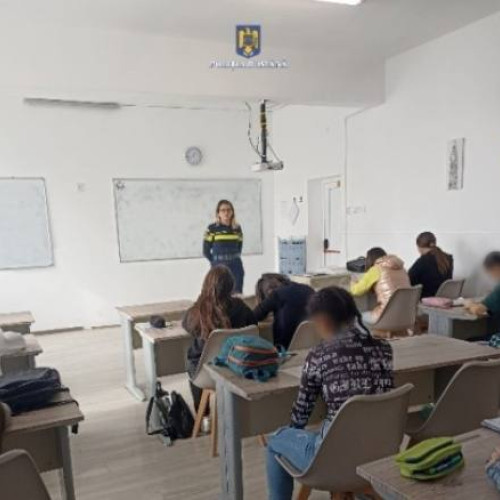 DÂMBOVIȚA: Sesiuni interactive pentru tineri în cadrul programului de prevenire a criminalității școlare organizate de polițiști
