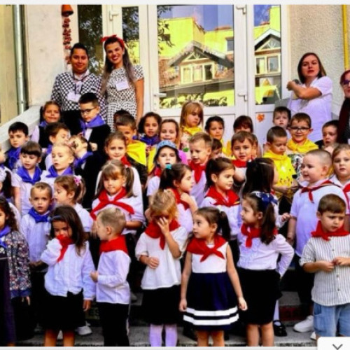 Copiii din Satu Mare, îmbrăcați în șoimi, în centrul unui scandal educațional