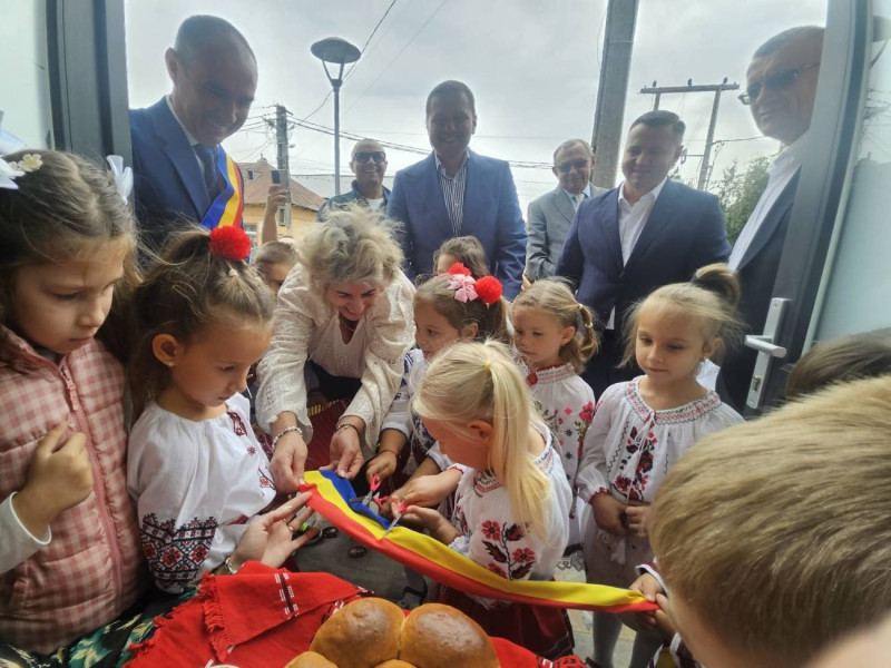 Comunitatea din Dobra inaugurează grădinița modernizată din Mărcești