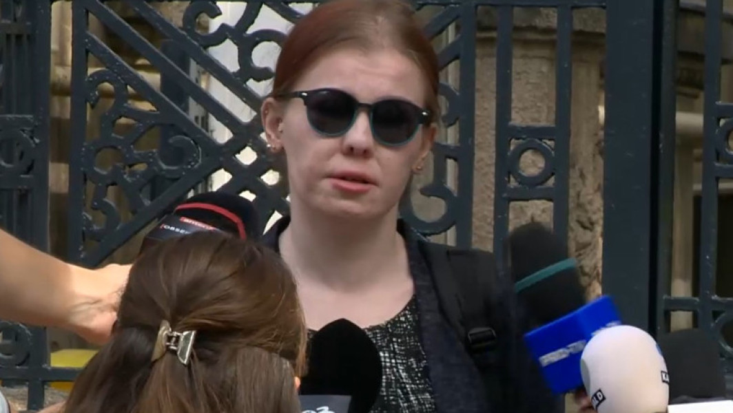 Femeie din Republica Moldova prinsă cu șase cuțite la intrarea în Parlament