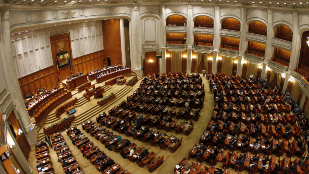 Parlamentul plătește peste 5 milioane de lei lunar pentru personalul birourilor