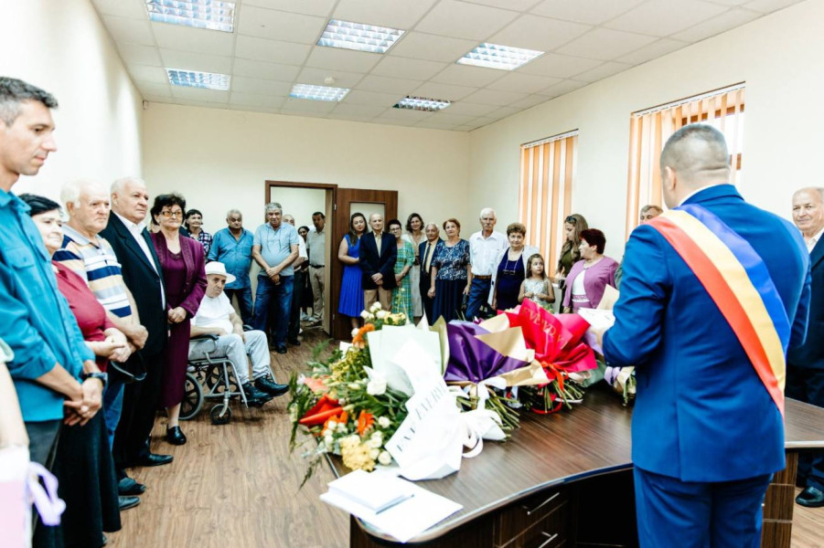 Exemple care unesc generații: cuplurile care au trecut proba timpului, celebrate la Titu în cadrul Zilelor Orașului