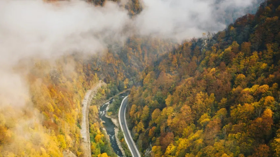 Circulația pe Transalpina, oprită temporar din cauza vremii nefavorabile