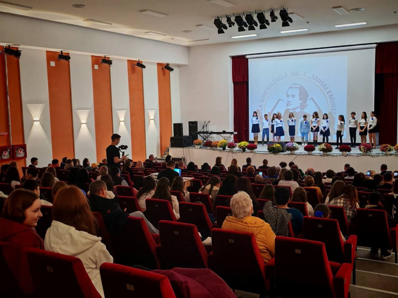 Moreni: spectacol dedicat lui Eminescu și aniversării educației preșcolare