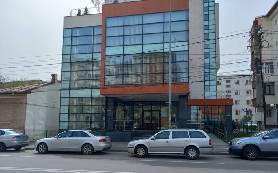 Peste 300 de locuri de muncă disponibile în județul Dâmbovița pentru diferite calificări