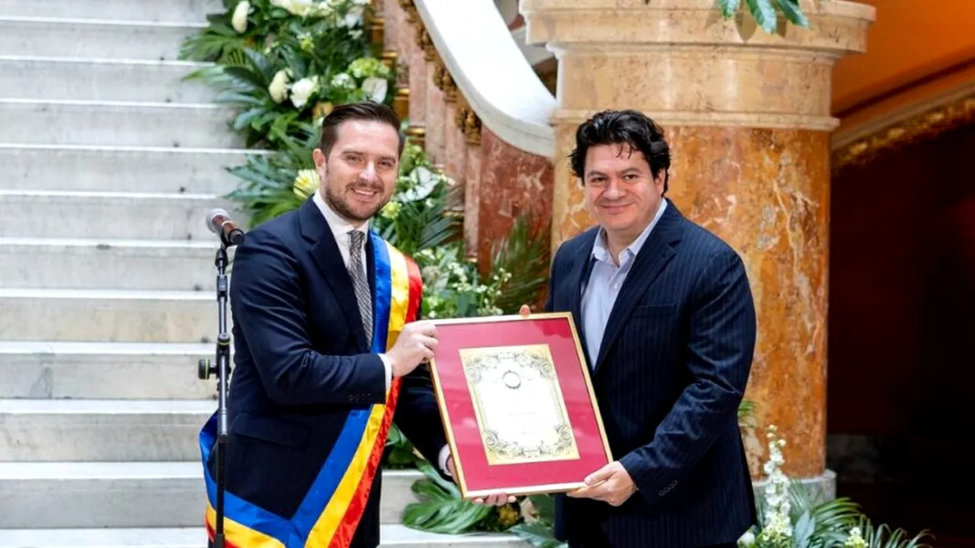Cristian Măcelaru, cetățean de onoare al Bucureștiului, decorat la Ateneul Român