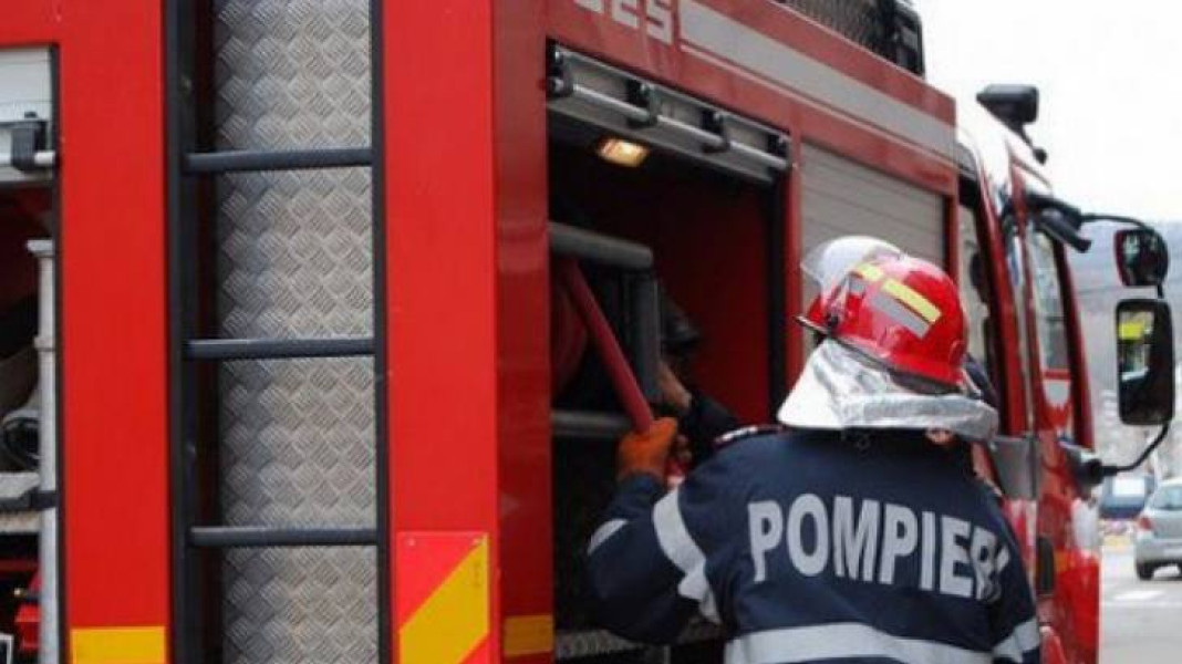 Incendiu la un autoturism în localitatea Crângași din Dâmbovița