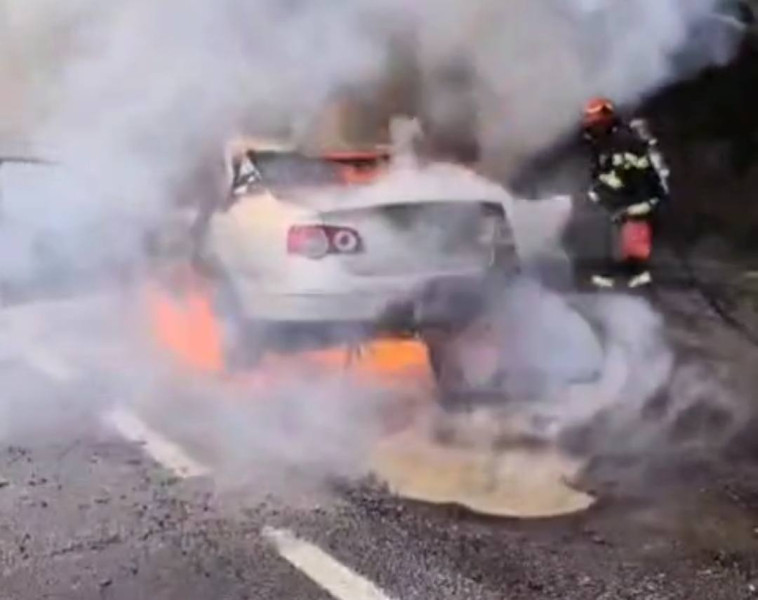 Incendiu la un autoturism în parcarea din I. L. Caragiale, intervenție ISU Dâmbovița