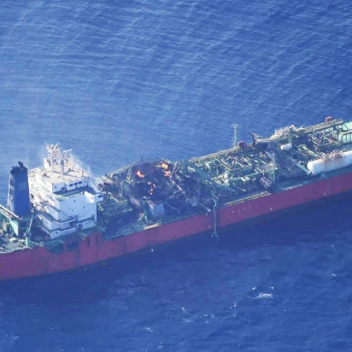 Operaţiune de salvare în Golful Aden după explozia petrolierului MV Falcon