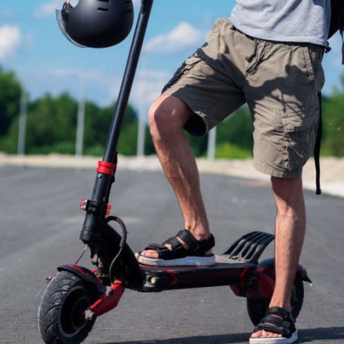 Camera Deputaților a adoptat extinderea asigurării obligatorii RCA pentru trotinete și biciclete electrice