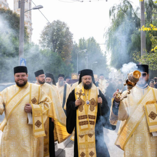 Procesiune cu moaşte în Bucureşti, restricţii de trafic joi între orele 12:00 şi 13:00