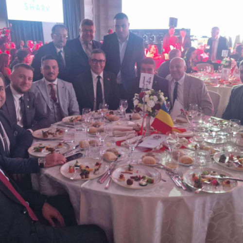 Victor Ponta, la o gală cu senatori care au părăsit grupurile POT, AUR și S.O.S România