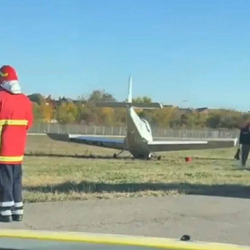 Avion școală a aterizat forțat pe pista Aeroportului Băneasa fără victime