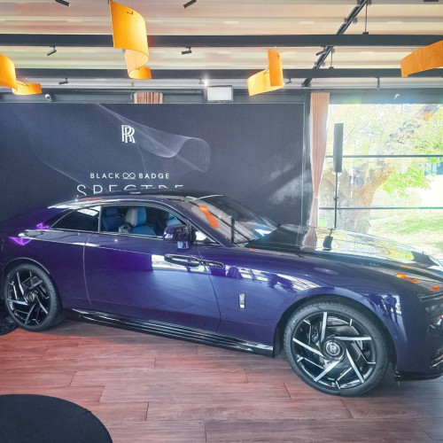 Rolls-Royce Black Badge Spectre, cel mai puternic model din istoria mărcii, prezentat în București