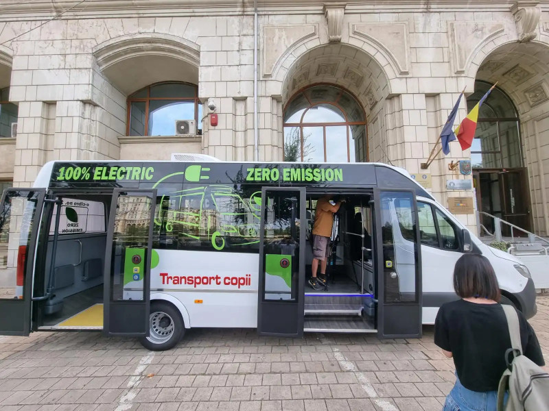Județul Dâmbovița primește 25 milioane de lei pentru microbuzele electrice destinate transportului elevilor