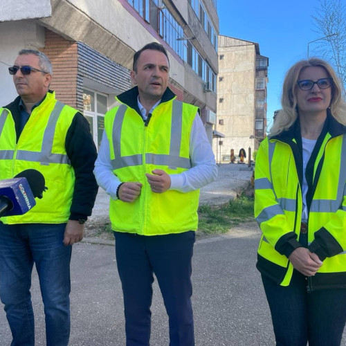 Lucrări pentru spații pietonale moderne în Târgoviște. Primarul, Cristian Stan, prezintă proiectele la conferința de presă.